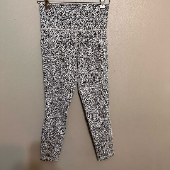 Athleta Salutation Stash Pocket II Textured 7/8 Tight Moonflower Black XS - Picture 3 of 7